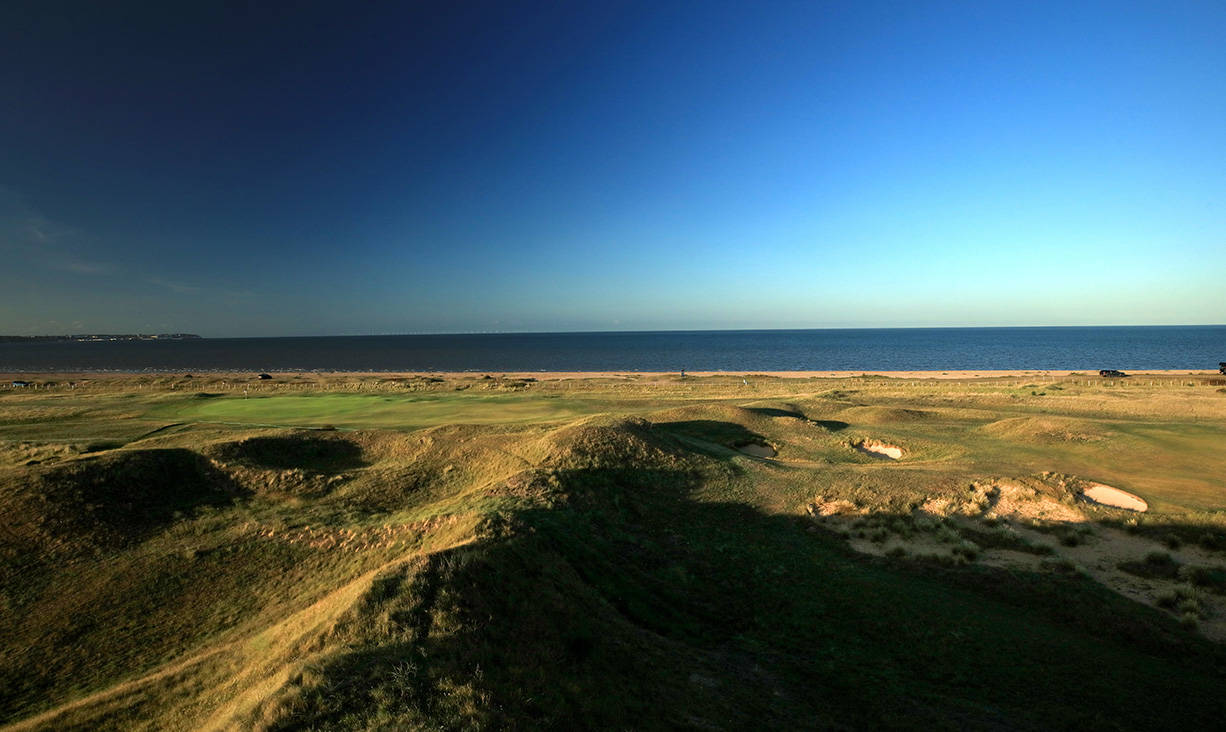 The fifth hole at Royal St George's provides an eye-catching view of the sea